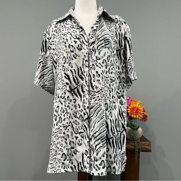 For Me Short Sleeve Blouse with Shoulder Pads - Picture 2 of 14